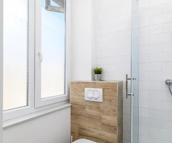 Apartment With Wifi - 21408 *